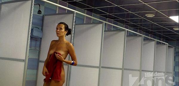  tanned babe in  the shower